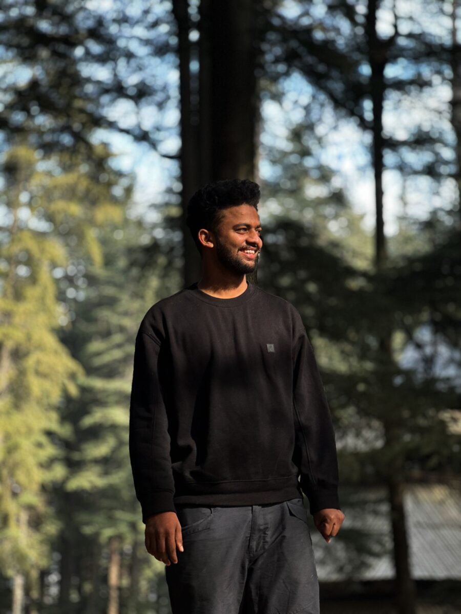 Essential Black Sweatshirt